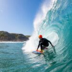 découvrez l'histoire fascinante du bodyboard et apprenez qui est le véritable inventeur de ce sport nautique populaire.